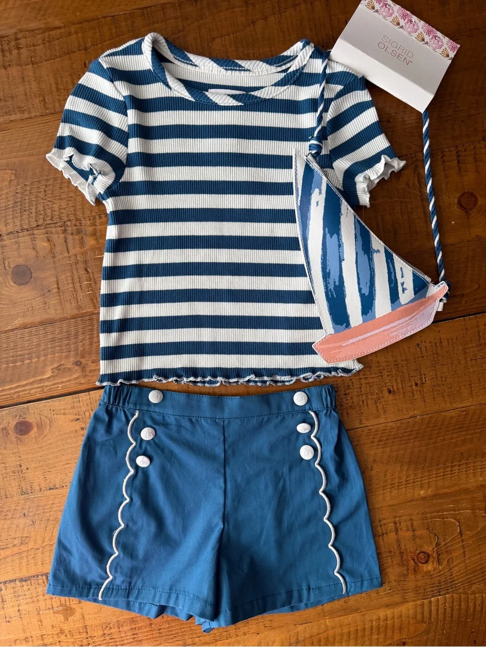 Girls Nautical/beach outfit Striped Ribbed Tee with Blue Scalloped shorts - Picture 6 of 9